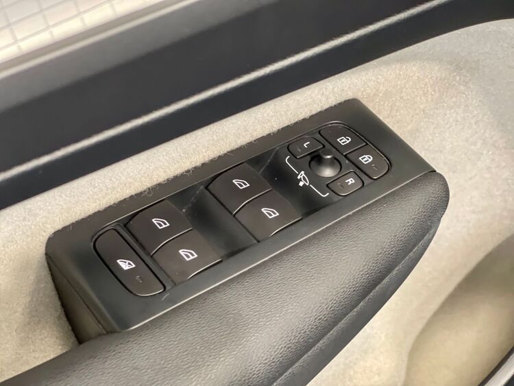 Volvo XC40 MOMENTUM foto 19