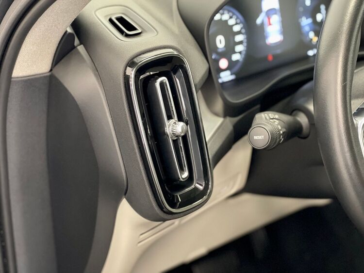 Volvo XC40 MOMENTUM foto 23