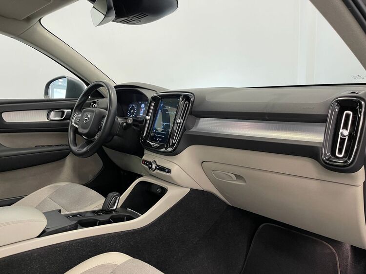 Volvo XC40 MOMENTUM foto 33