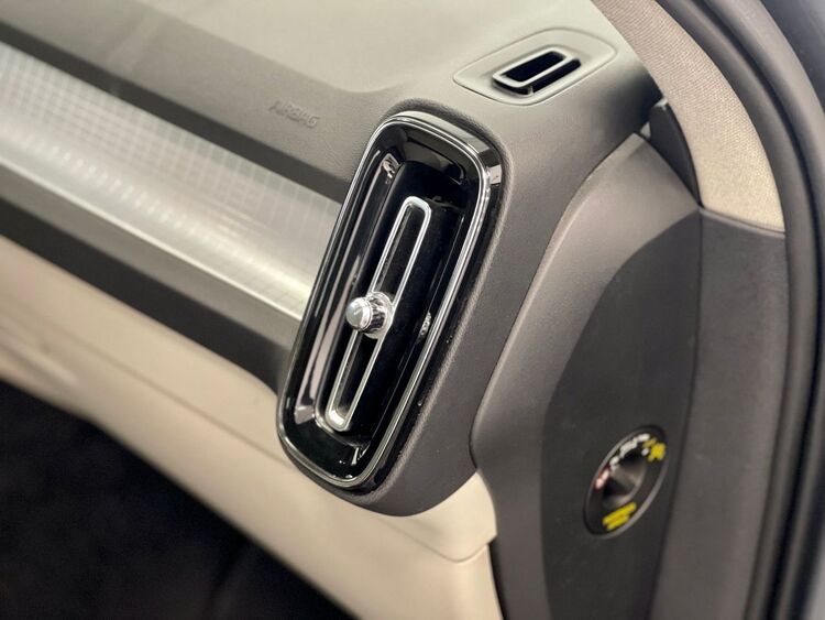 Volvo XC40 MOMENTUM foto 36