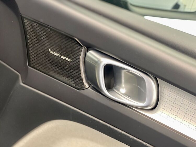 Volvo XC40 MOMENTUM foto 37