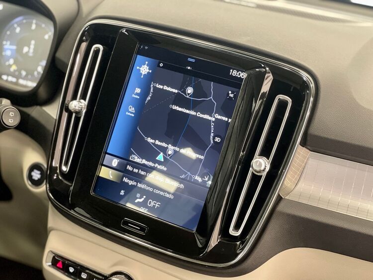 Volvo XC40 MOMENTUM foto 39