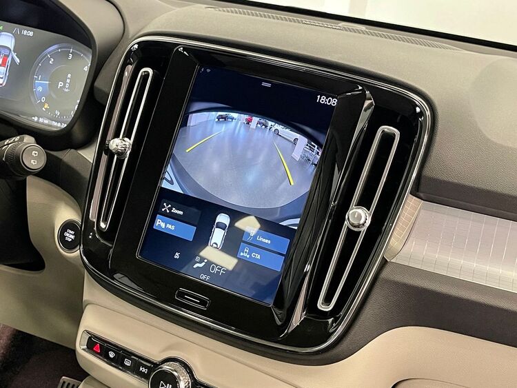 Volvo XC40 MOMENTUM foto 40