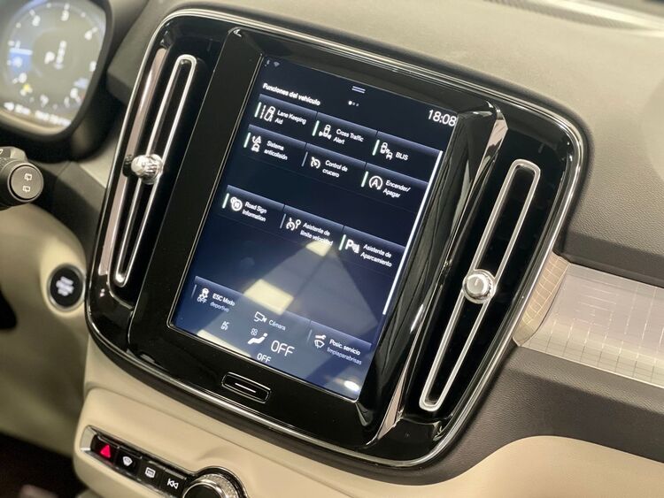 Volvo XC40 MOMENTUM foto 41