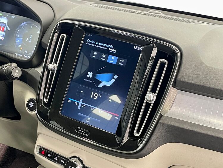 Volvo XC40 MOMENTUM foto 44