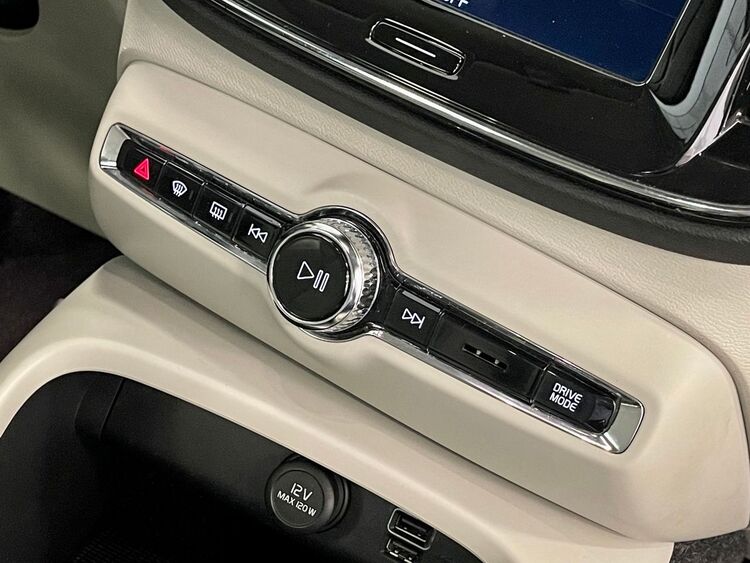 Volvo XC40 MOMENTUM foto 45