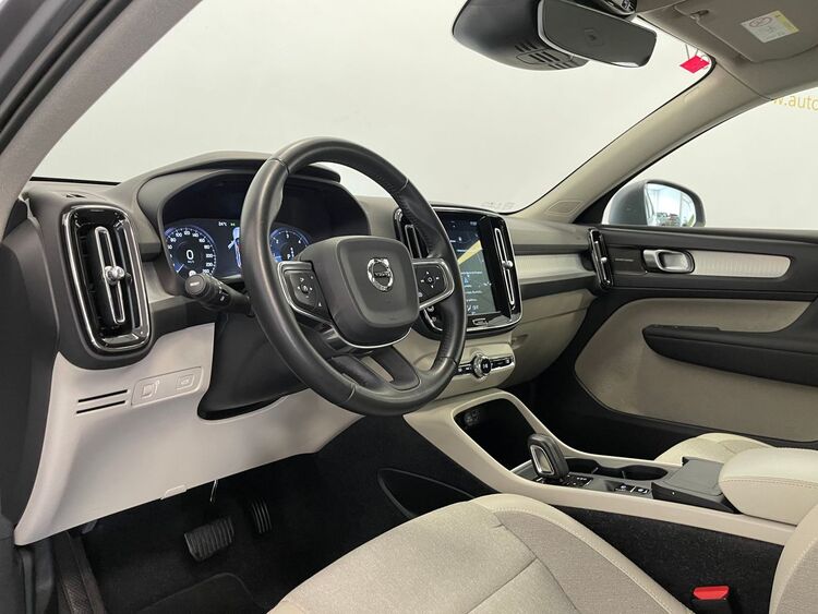 Volvo XC40 MOMENTUM foto 8