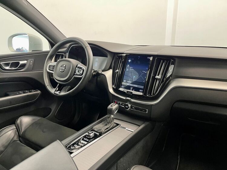 Volvo XC-60 R DESIGN foto 12