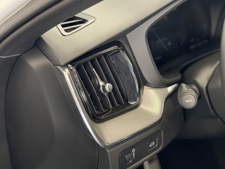 Volvo XC-60 R DESIGN foto 19