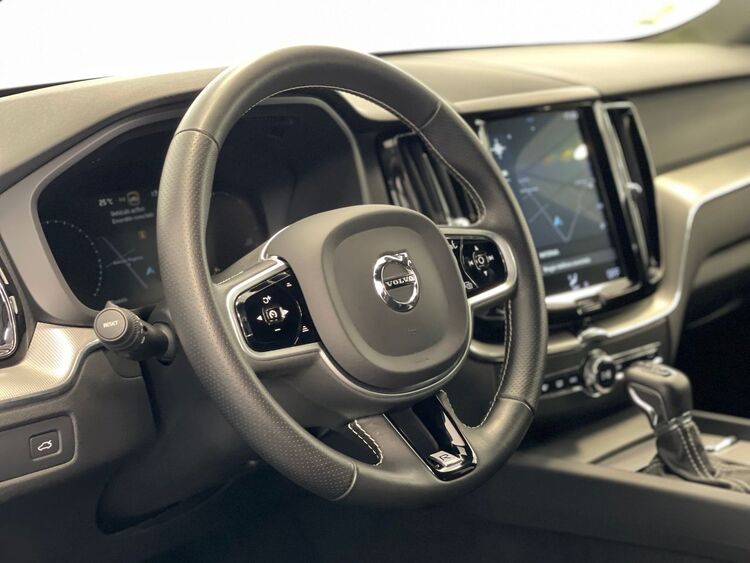 Volvo XC-60 R DESIGN foto 22