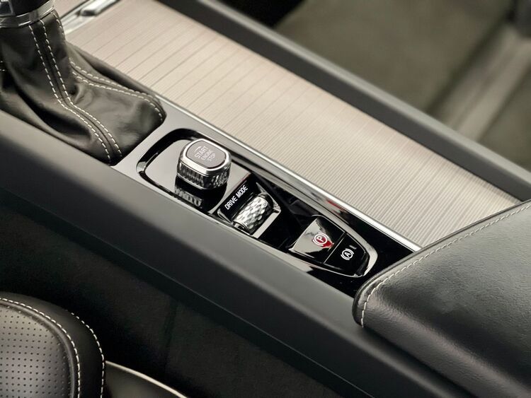 Volvo XC-60 R DESIGN foto 29