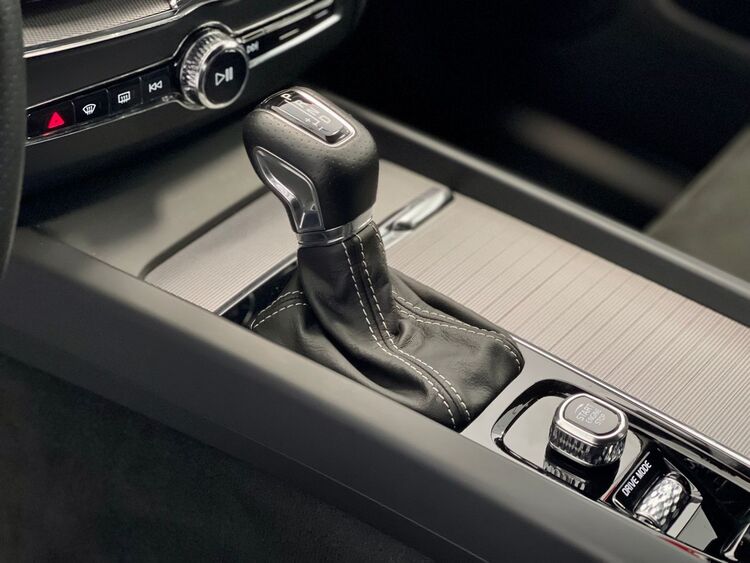 Volvo XC-60 R DESIGN foto 30