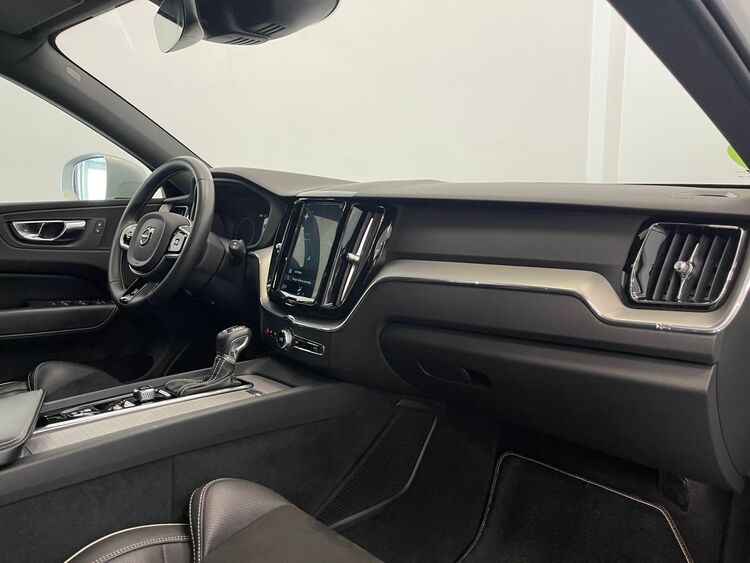 Volvo XC-60 R DESIGN foto 31