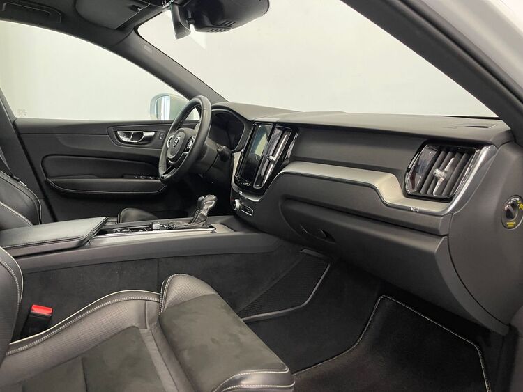 Volvo XC-60 R DESIGN foto 32