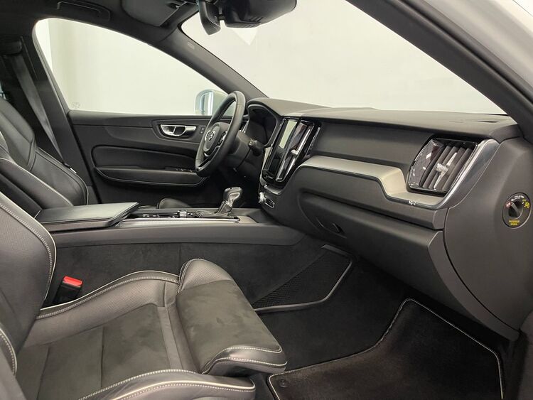 Volvo XC-60 R DESIGN foto 33