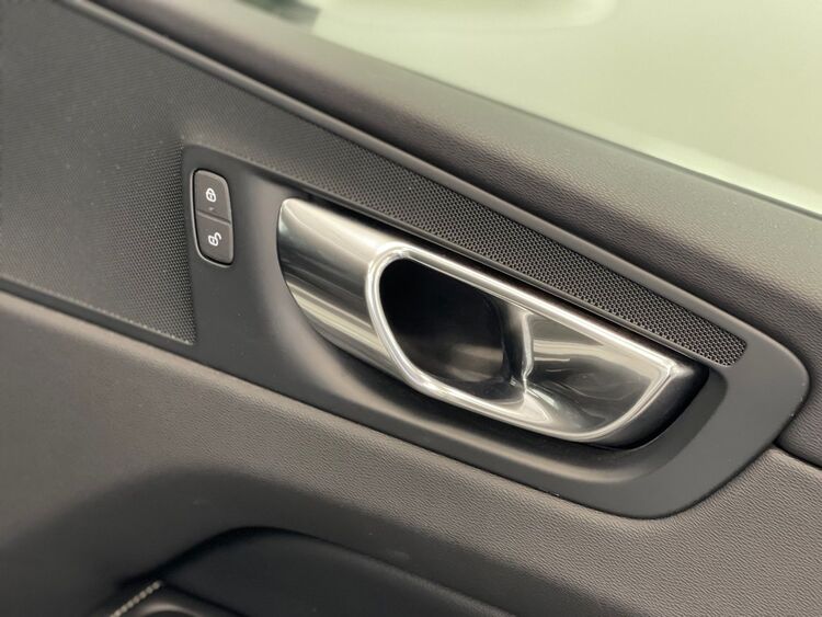 Volvo XC-60 R DESIGN foto 34