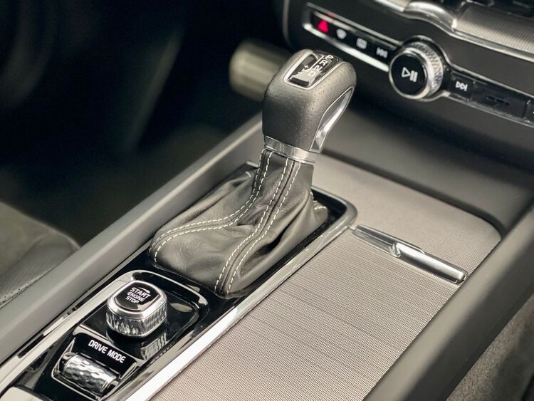 Volvo XC-60 R DESIGN foto 43