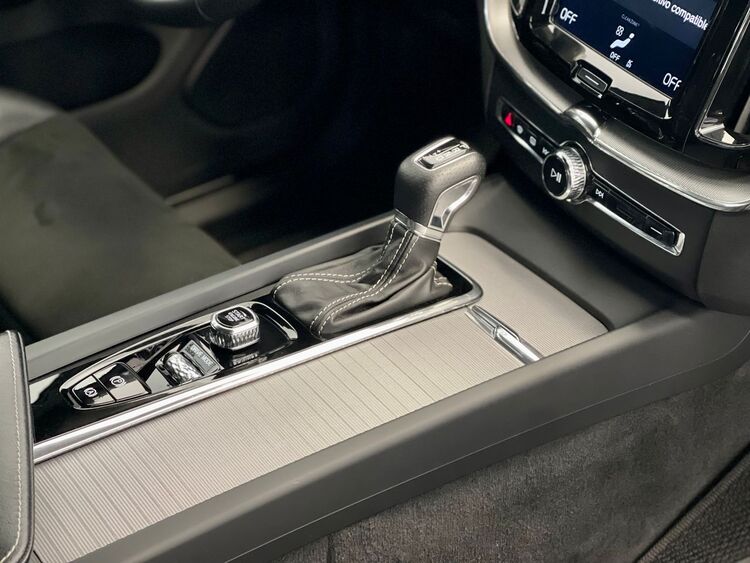 Volvo XC-60 R DESIGN foto 44