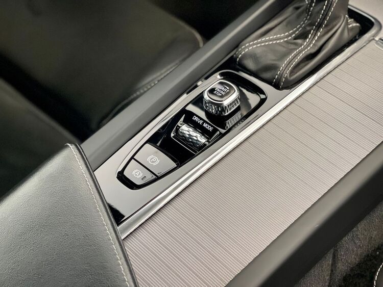 Volvo XC-60 R DESIGN foto 45
