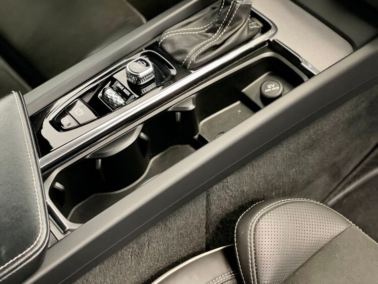 Volvo XC-60 R DESIGN foto 46