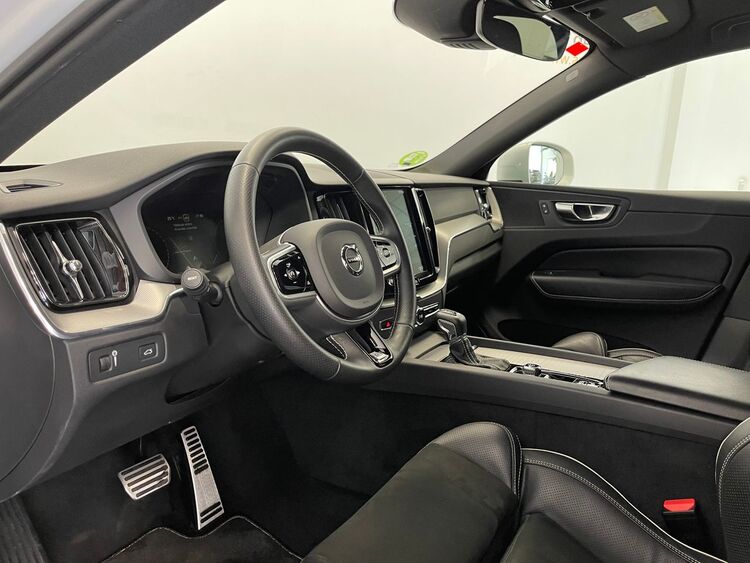 Volvo XC-60 R DESIGN foto 8