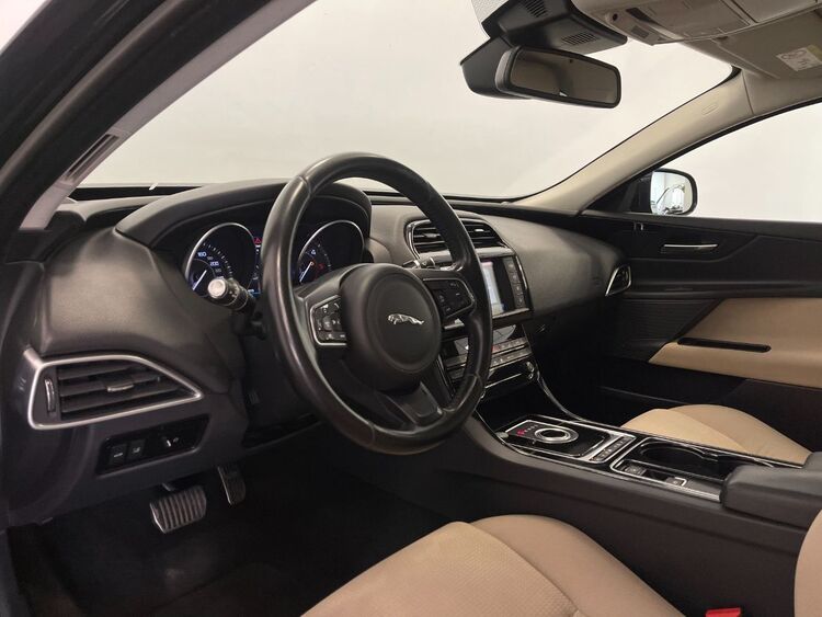Jaguar XE PURE foto 14