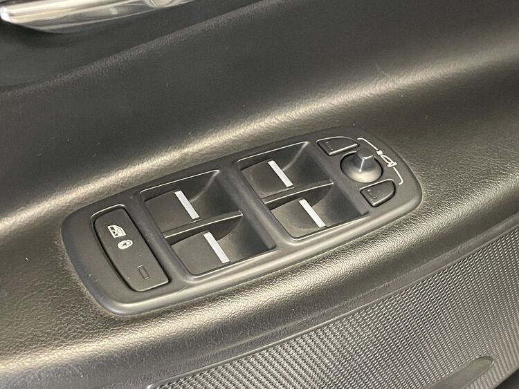 Jaguar XE PURE foto 18