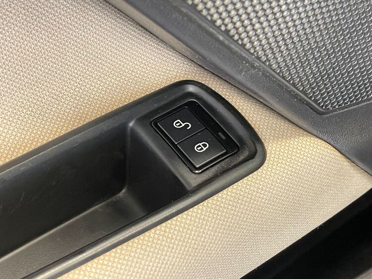 Jaguar XE PURE foto 19