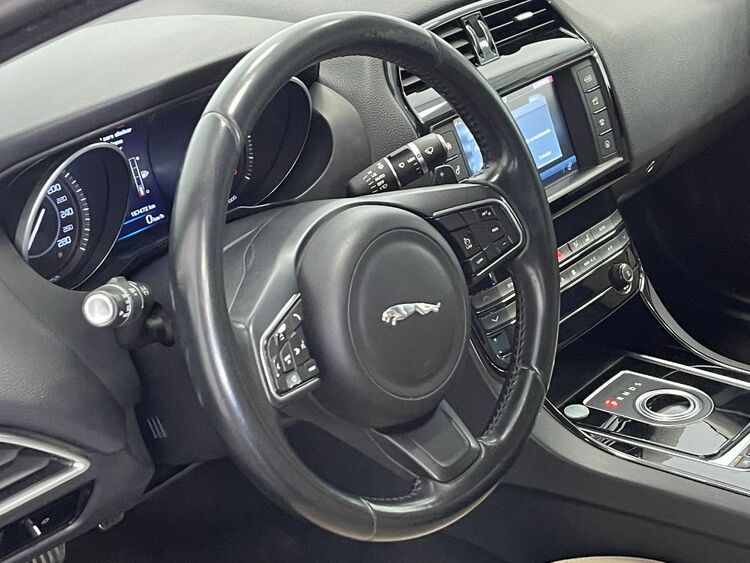 Jaguar XE PURE foto 22