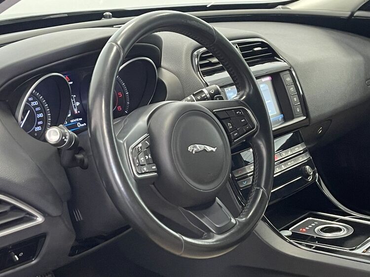 Jaguar XE PURE foto 23