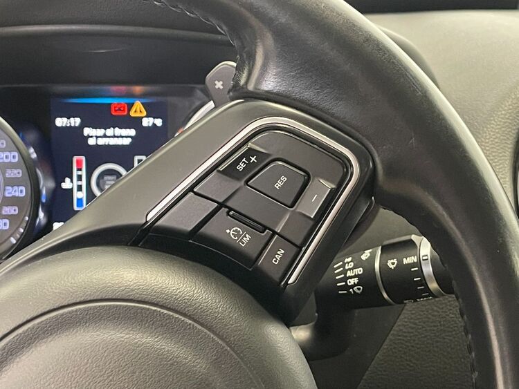 Jaguar XE PURE foto 26