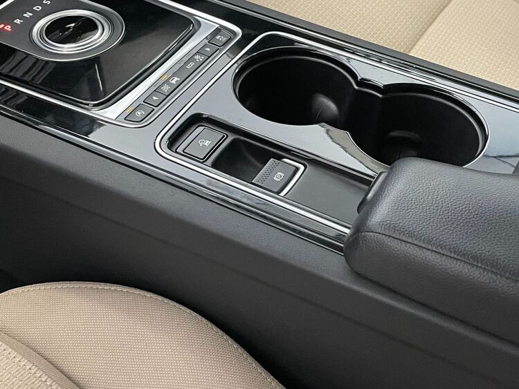 Jaguar XE PURE foto 28