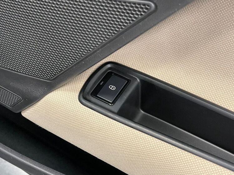 Jaguar XE PURE foto 34