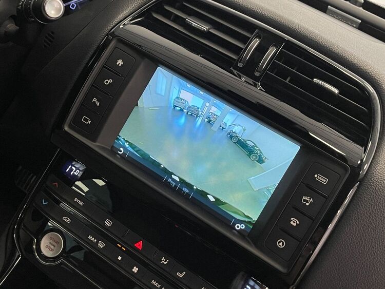 Jaguar XE PURE foto 37