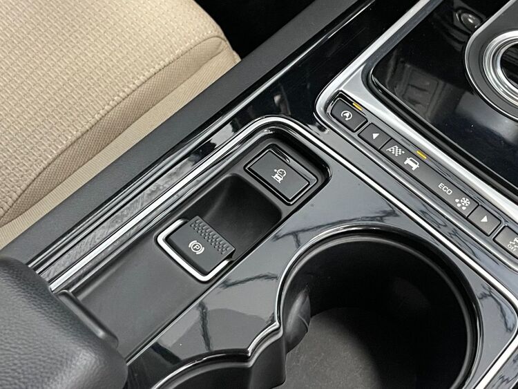 Jaguar XE PURE foto 40