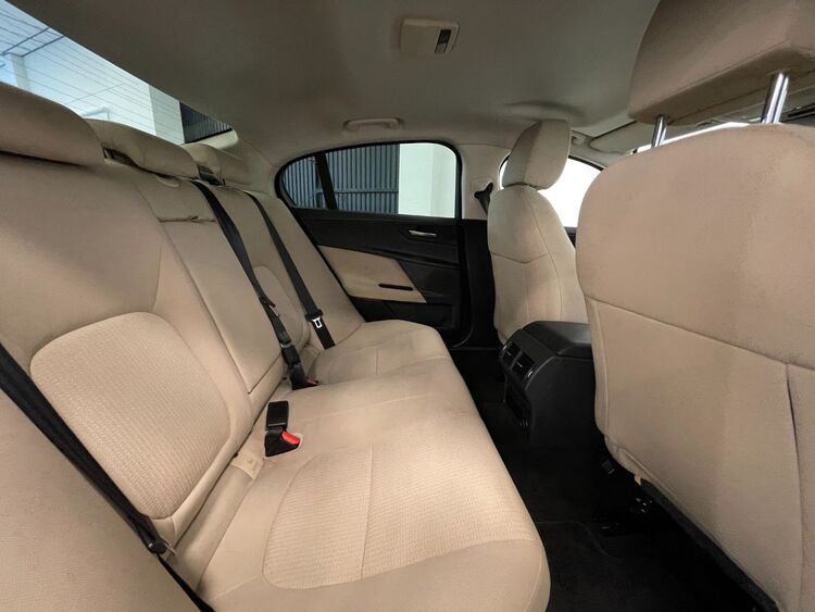 Jaguar XE PURE foto 44