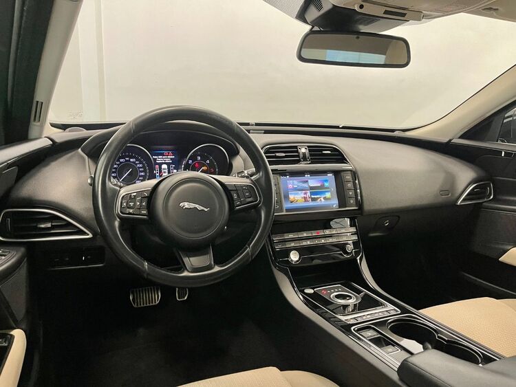 Jaguar XE PURE foto 9