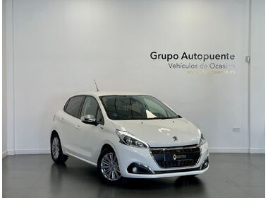 Peugeot - 208