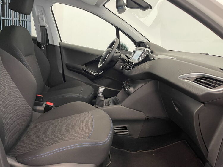 Peugeot 208 STYLE foto 31
