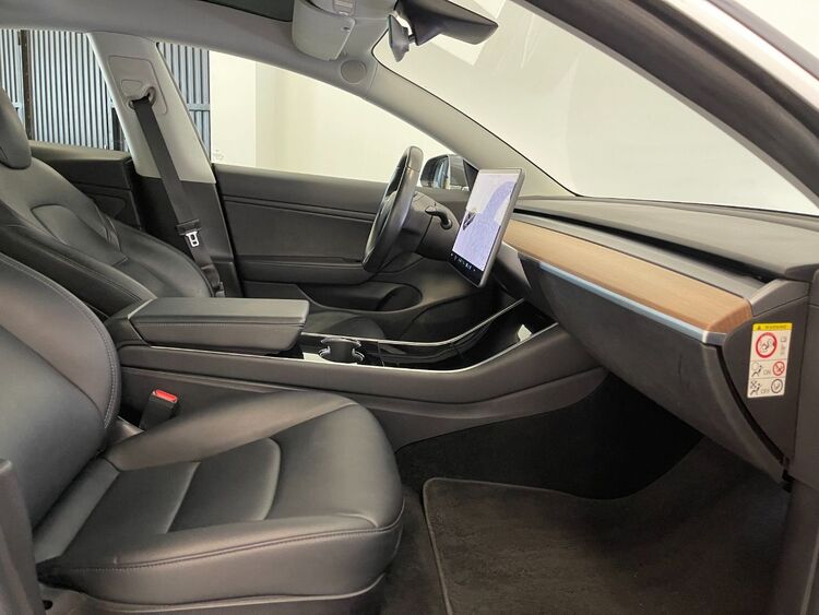Tesla Model 3 GRAN AUTONOMÍA foto 30