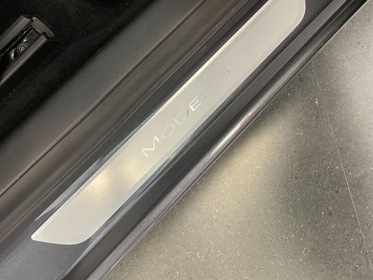 Tesla Model 3 GRAN AUTONOMÍA foto 32