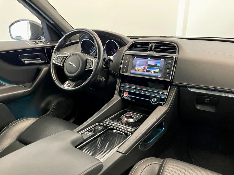 Jaguar F-Pace R SPORT foto 12