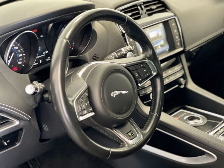 Jaguar F-Pace R SPORT foto 22