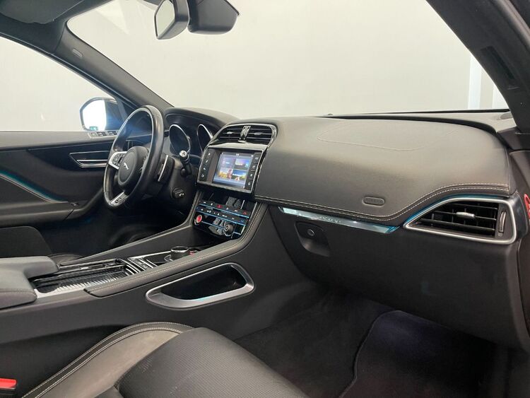 Jaguar F-Pace R SPORT foto 35