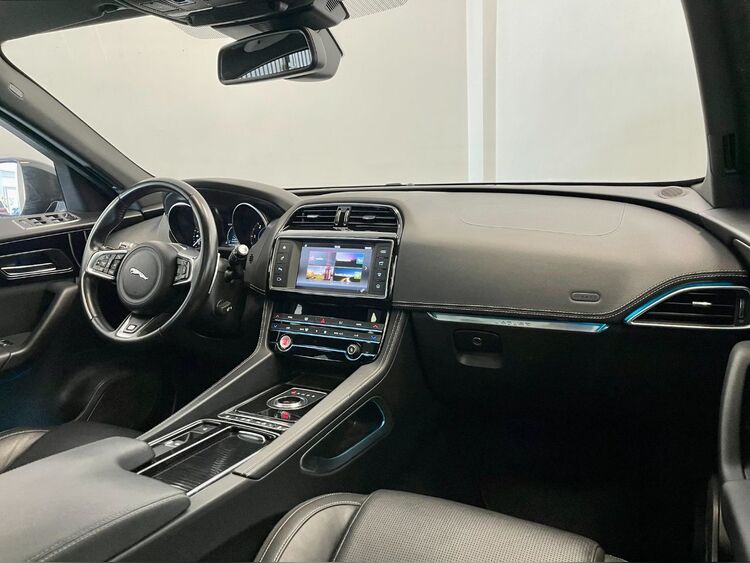 Jaguar F-Pace R SPORT foto 11